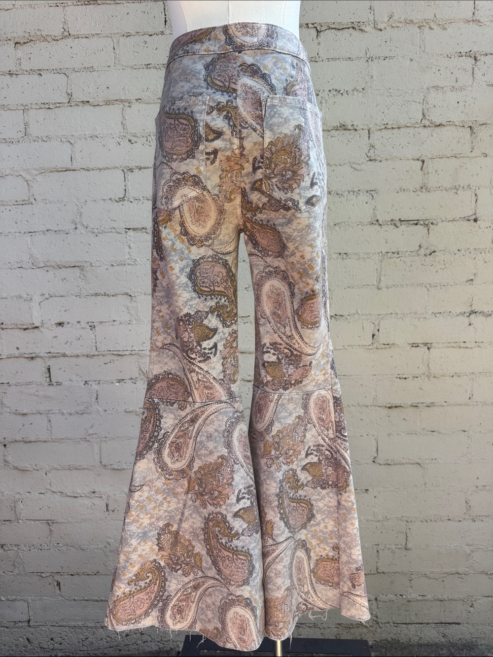 Free People We The Free Just Float On Flare Jeans Limestone Paisley Size 26 - Picture 6 of 16